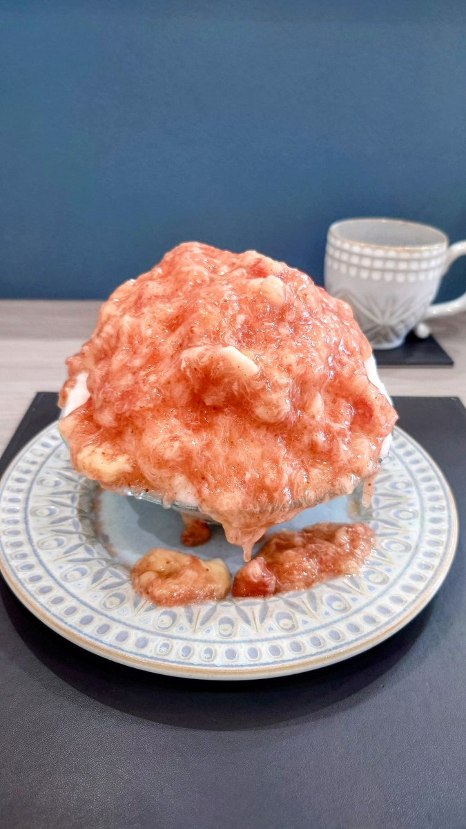 KMsempai's tweet photo. SAKURA SAKURA🍧予約制
千葉県佐倉市

桃ミルクとネクタリン　2300円
限定いちじく氷　2400円

桃ミルクは酸味は少なく🍑果肉いっぱいのミルクベース🍧でした
いちじくは目の前で店員さんが無花果ゴロゴロ果肉ソースをかけてくれます
身体に良さそうですね無花果✨️
美味しかったです🍧
#かき氷 https://t.co/brT7i24AGq