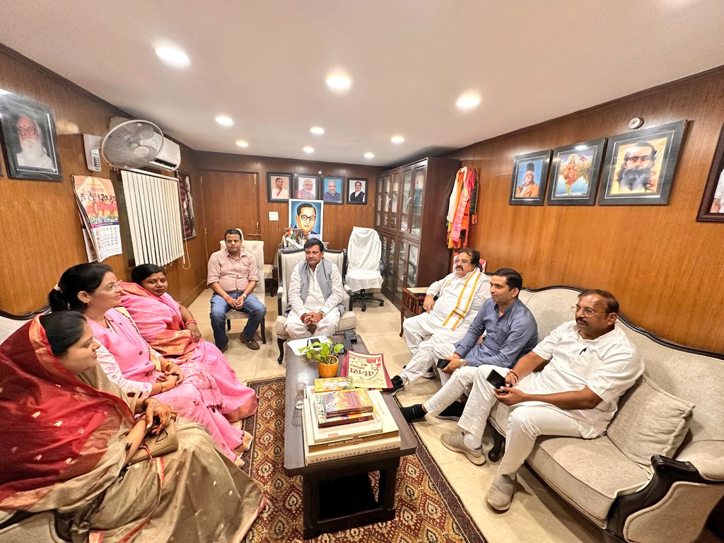 Seema Singh Yadav (मोदी का परिवार) (@bjpseemasingh) on Twitter photo कल सतना-मैहर लोकसभा क्षेत्र के लोकप्रिय सांसद आदरणीय श्री <a href="/GaneshSingh_in/">Ganesh Singh</a> जी दिल्ली निवास पर जा कर सौजन्य मुलाकात की।
साथ में सीधी महिला मोर्चा जिलाध्यक्ष श्रीमती पूनम सोनी जी, एवं सिंगरौली महिला मोर्चा जिलाध्यक्ष श्रीमती सीमा जायसवाल जी रही। कल सतना-मैहर लोकसभा क्षेत्र के लोकप्रिय सांसद आदरणीय श्री <a href="/GaneshSingh_in/">Ganesh Singh</a> जी दिल्ली निवास पर जा कर सौजन्य मुलाकात की।
साथ में सीधी महिला मोर्चा जिलाध्यक्ष श्रीमती पूनम सोनी जी, एवं सिंगरौली महिला मोर्चा जिलाध्यक्ष श्रीमती सीमा जायसवाल जी रही।