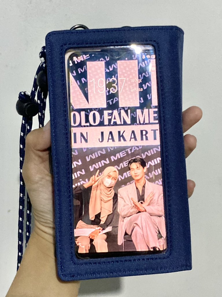 solusi anti ribet! dompet muat HP, tinggal bawa ini doang 😆🫶🏻

bener” berguna bgt kalo lagi hangout tapi gamau bawa banyak barang. praktis tapi tetep stylish✨