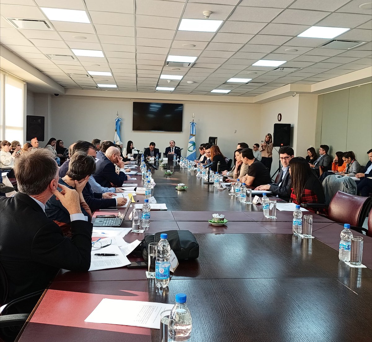 #BuenMartes🙌
Segunda reunión de la Comisión Interpoderes en la <a href="/LegislaturaNqn/">Legislatura de la Provincia del Neuquén</a>, seguimos trabajando según el cronograma establecido, en los comentarios y aportes al Anteproyecto del nuevo Código Procesal Civil y Comercial de nuestra Provincia.⚖️
<a href="/GustavoCalvinho/">Gustavo Calvinho</a>