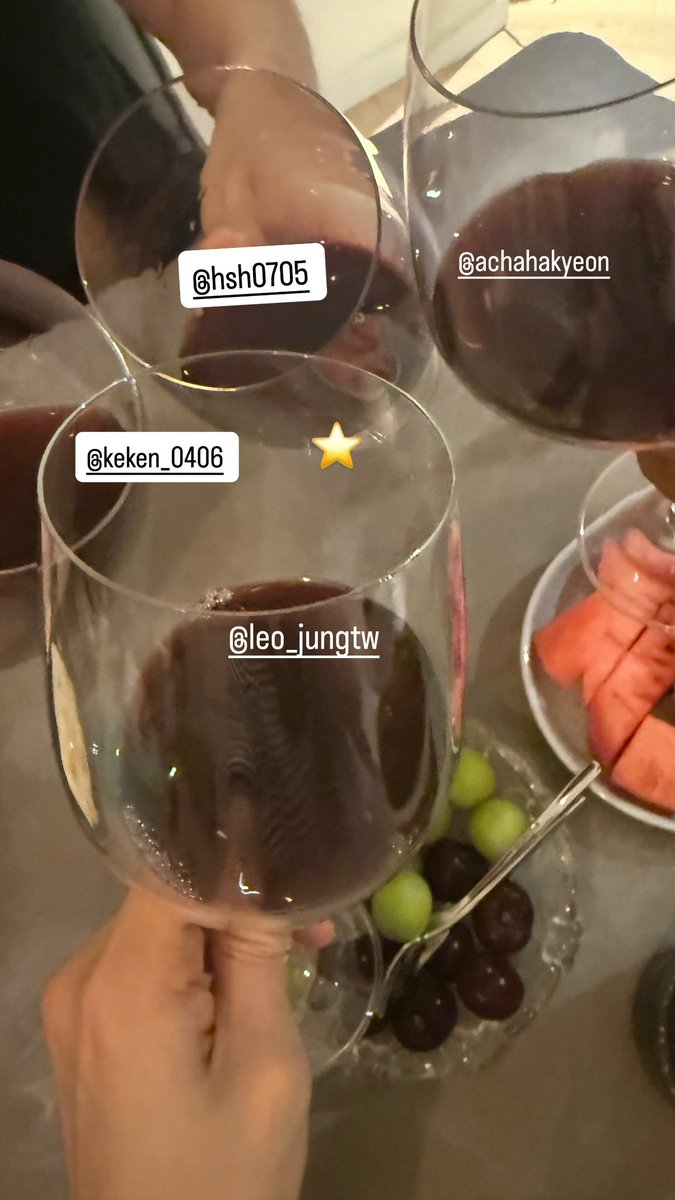 빅스들 다 모여서 같이 와인 마시나봐.ᐟ.ᐟ.ᐟ.ᐟ.ᐟ.ᐟ