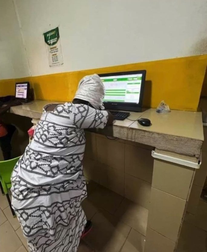 Hivi Muhindi alileta Betting ili atutoe sisi kwenye umaskini, au Sisi ndiyo tumtoe kwenye umaskini?😭😂