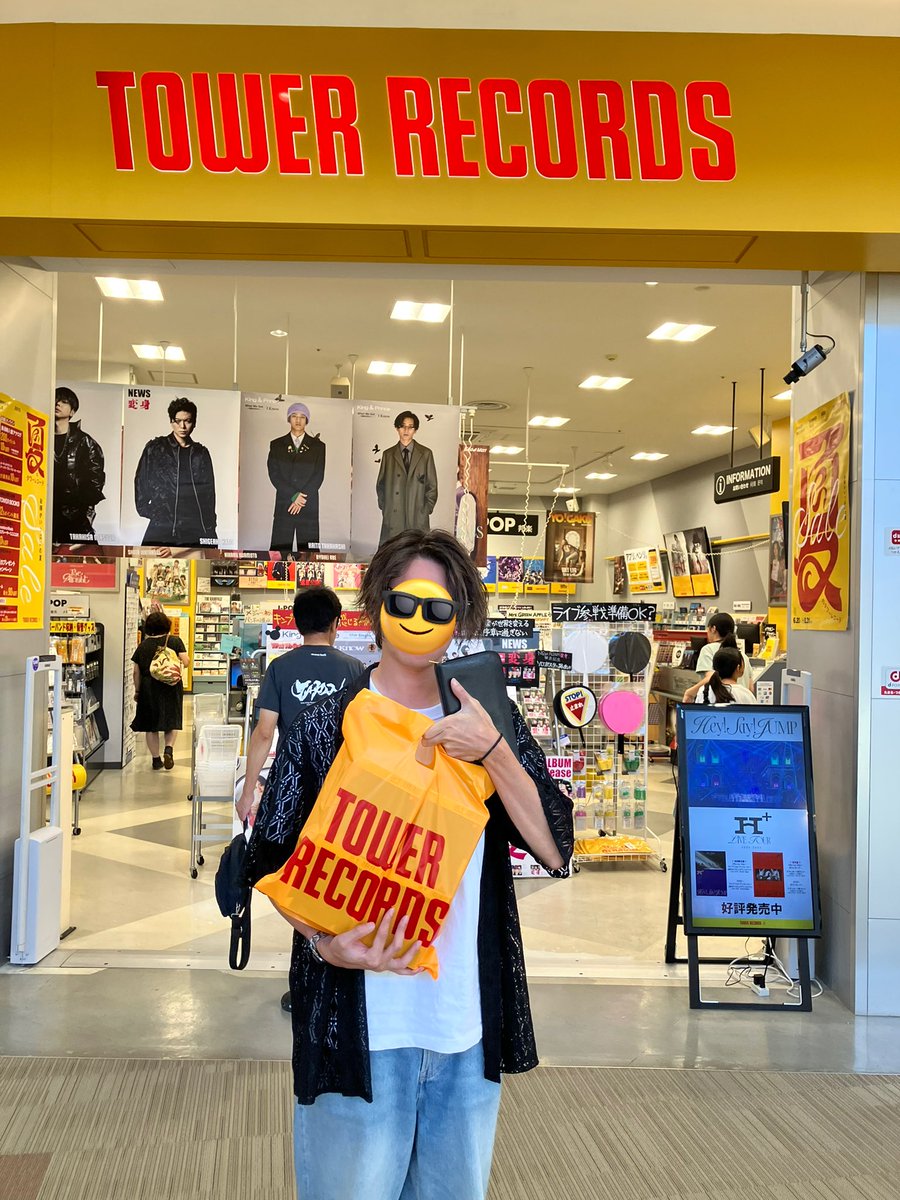 kanatake__31's tweet photo. #イベホラ のCDを30枚以上購入するも夏菜子ちゃんトークイベントの当選券を引き当てられなかったあっきーさん。

無事、タワレコアリオ札幌店で引き取り完了🫡

#ももクロ https://t.co/ppKIzKY6WQ