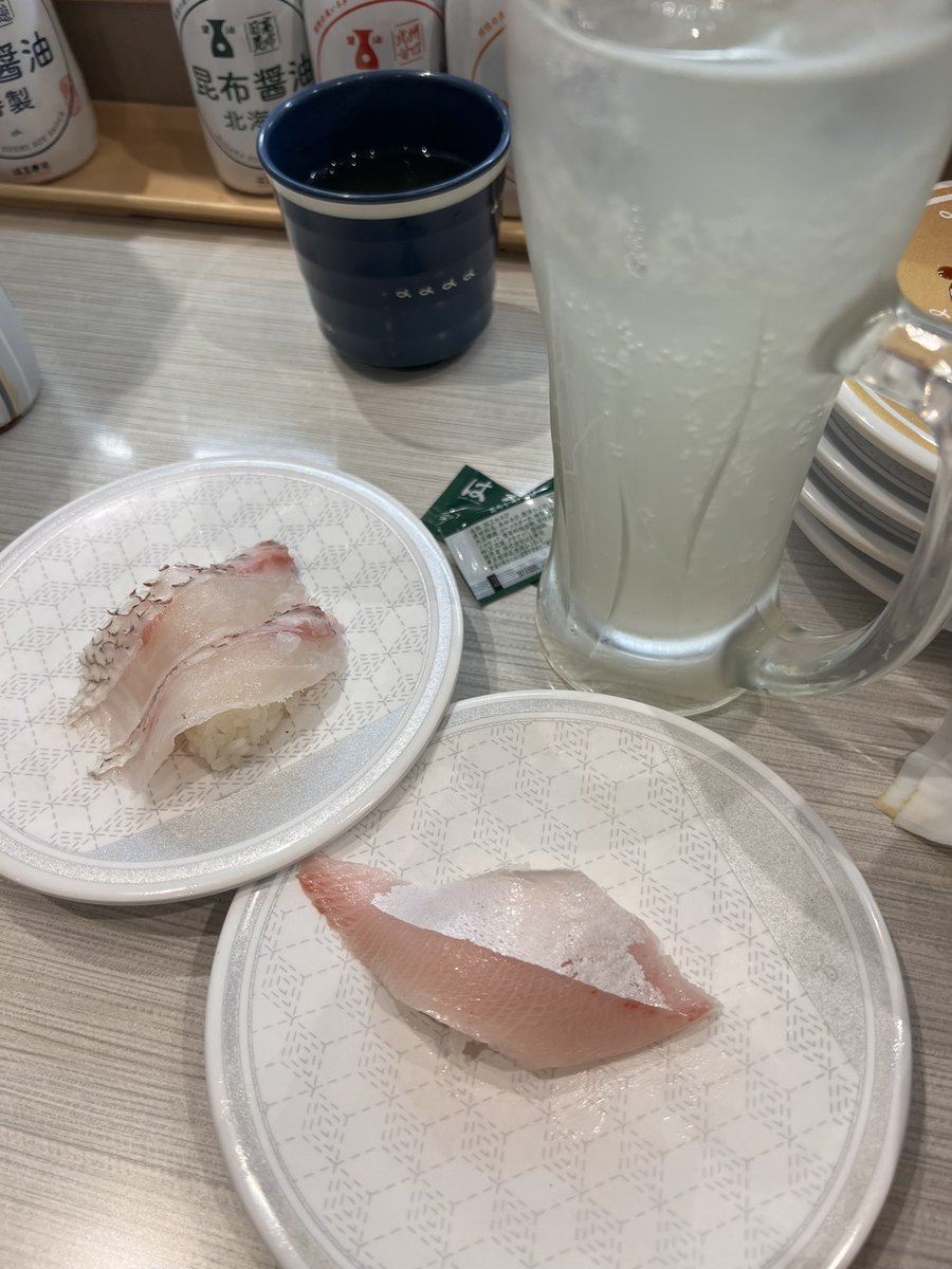 しごおわ歯医者からのはま寿司。麻酔このくらいの効きなら食べれるだろうと思ってたら忘れてたよ…ここの歯医者、いつも麻酔のピークが治療終わった後に来るんだよ😂左上の歯茎に刺された麻酔が鼻の辺りまで効いてるwめちゃめちゃ食べずらい＆飲みにくいけど食い意地の勝ち！
