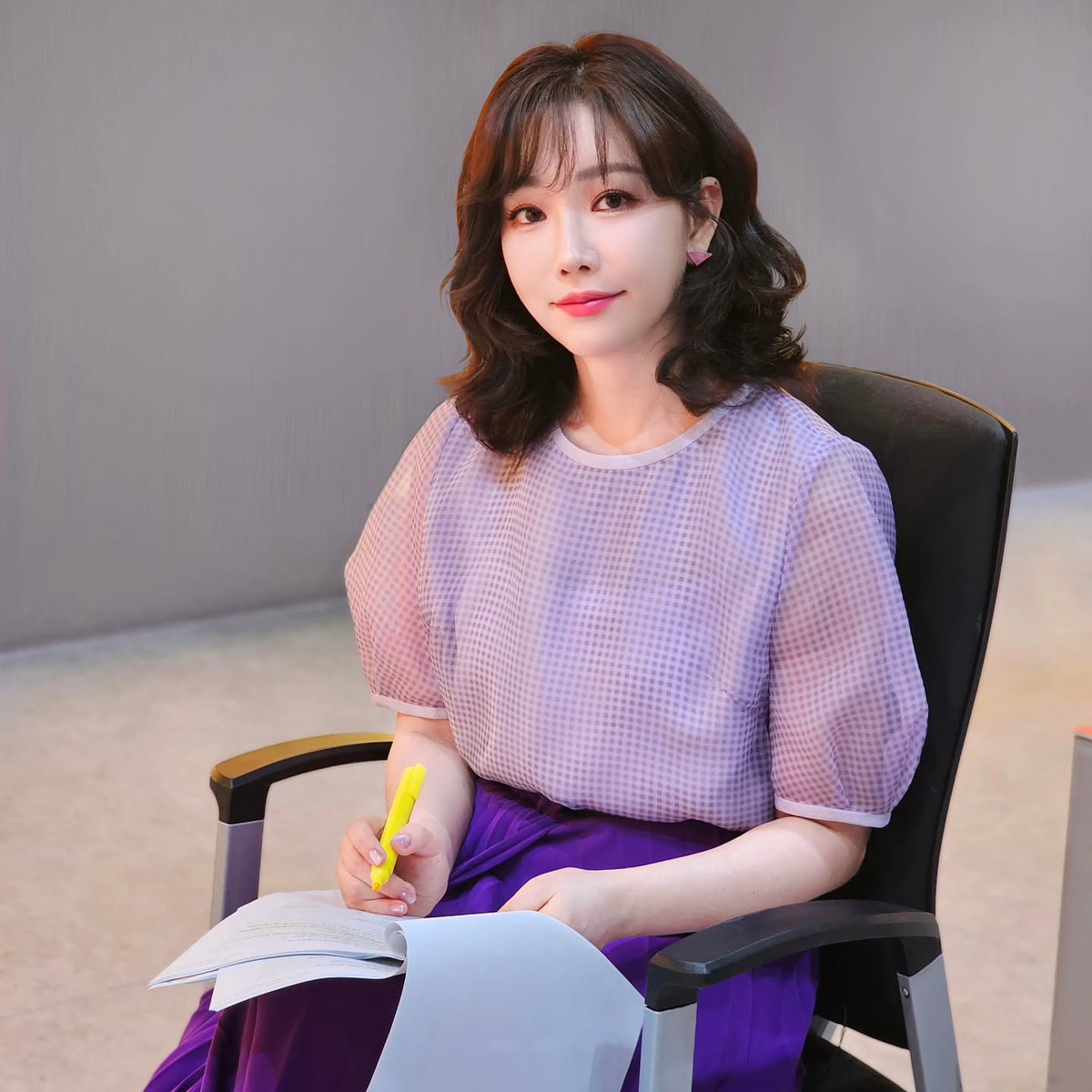 yulvely007's tweet photo. #이유리  인별!!

'💕'

#leeyuri

그대 모습은 보랏빛처럼 살며시 다가왔지🎵💜 https://t.co/DFo2H6iW7y