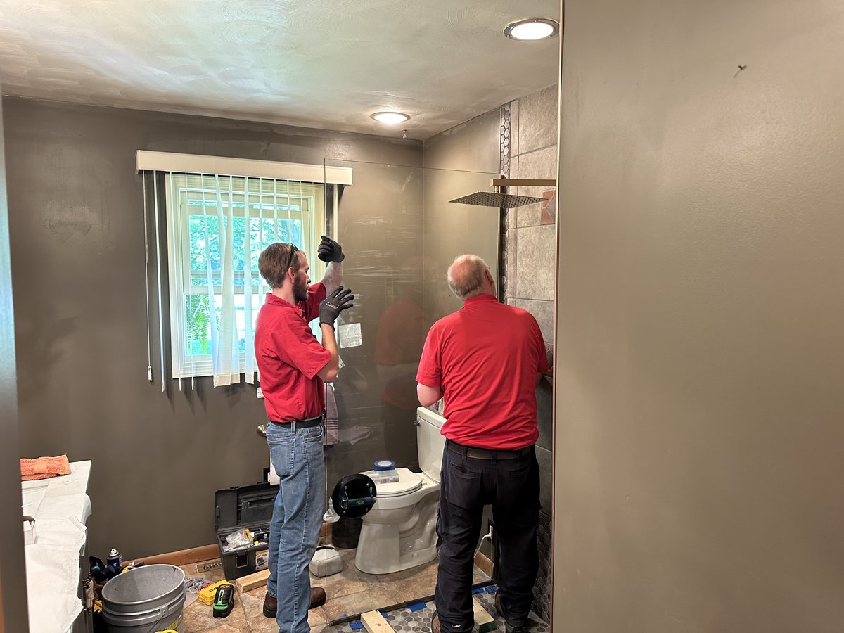 The_GlassDoctor's tweet image. 💦 Not all bathrooms are built the same—your shower door shouldn’t be either. Glass Doctor of Northern Indiana installs custom-fit shower doors for a clean, open, &amp;amp; luxury look. 📲 (574) 293-6500 | glassdoctor.com/elkhart #GlassDoctor #CustomShowerDesign #BathroomGoals