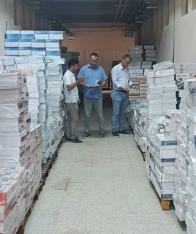 İlçe Mili Eğitim Müdürümüz Sn. İsmail Rahman Köse ve Şube Müdürü Sn. Alper Yıldız, ilçemize ulaşan ücretsiz ders kitaplarını inceledirler.
<a href="/tcmeb/">Millî Eğitim Bakanlığı</a>
<a href="/samsunmem/">Samsun İl Milli Eğitim Müdürlüğü</a> 
<a href="/memterme55/">Terme İlçe Milli Eğitim Müdürlüğü</a> 
<a href="/muratagar60/">Murat AĞAR</a> 
<a href="/ismailrhmnkose/">İRKÖSE</a>