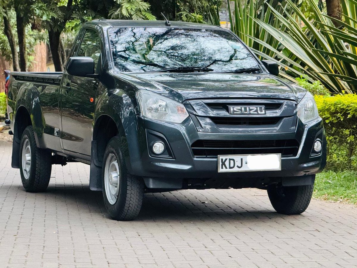 BuVickGroup's tweet photo. 🔥 2022 ISUZU DMAX High-Rider [Local - Original Paint] - [KDJ]🔥

~ 2500cc Diesel
~ Locally assembled
~ 2WD High-Rider 
~ Mileage - 33K kms
~ Brand New Tyres
~Exceptionally Clean &amp; Fuel  Efficient

- KShs : 2,970,000 /-

📲 Call : 0757-166-265

https://t.co/fGkoChPhGV https://t.co/P0NAXPKqXz