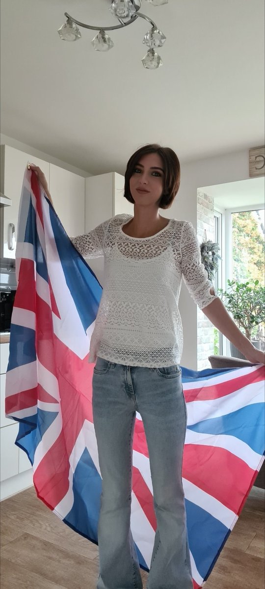 Demi-Lynne tweet media