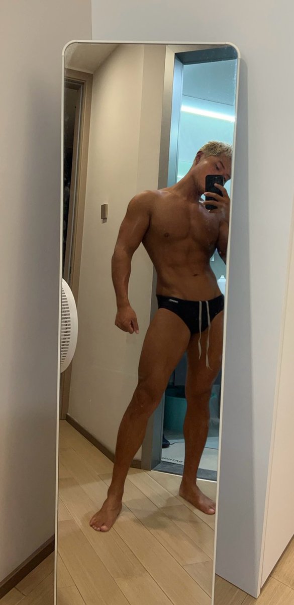 几百年没游泳了，突然说要去水上乐园，翻箱倒柜找了一条泳裤。（感觉得再买条颜色骚点的了）