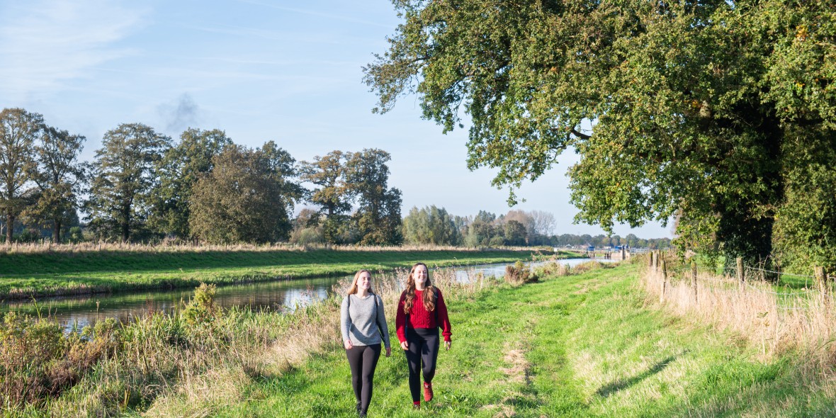 wandelnet's tweet photo. Wandelen over sfeervolle landgoederen, door geurige bossen en langs Saksische boerderijen?🌿Deze 5 etappes van het Graafschapspad wil je niet missen. 👇 https://t.co/ZRAzbKFslf
📸 Ad Snelderwaard
#graafschapspad #achterhoek #gelderland #hanzesteden #wandelen #coulisselandschap https://t.co/s7yWzmvX7J