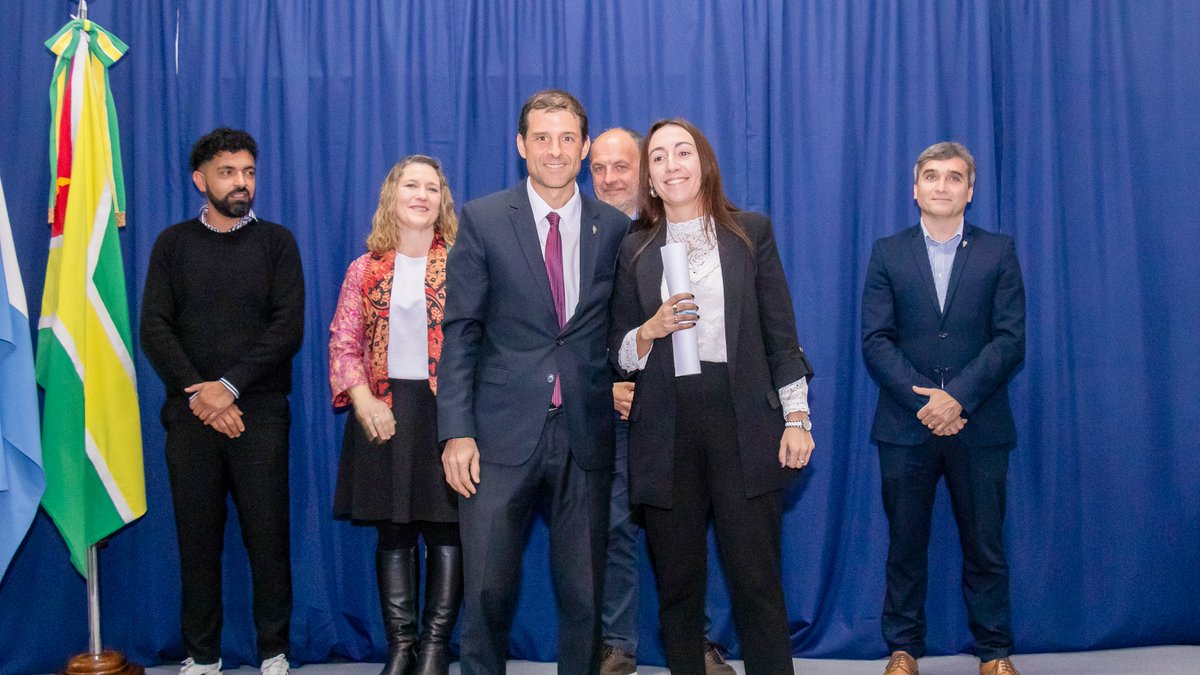 economicas_unlp's tweet photo. ENTREGA DE TÍTULOS DE CONTADOR PÚBLICO EN EL CRESTA 👩‍🎓
El decano @edegiusti participó del acto de colación de grado y entrega de diplomas a 17 flamantes contadores y contadoras del Centro Regional de Estudios Superiores Tres Arroyos
👉Más información: https://t.co/ipgV5CZbMP https://t.co/1b5604M3bu