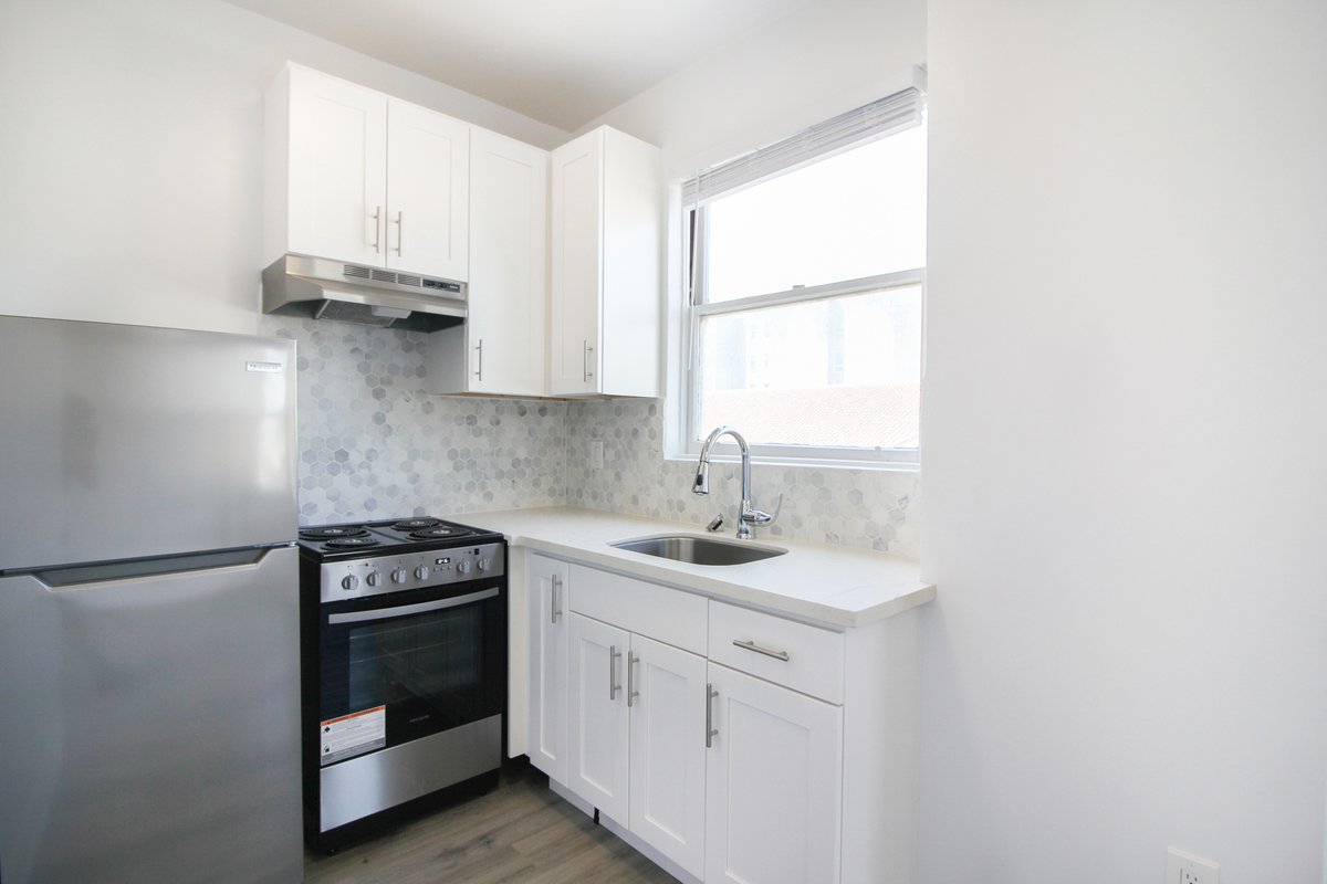 brickntimber's tweet photo. 📍 15 Hermann St. • Unit 302
✔️ 1BR/ 1BA | 584 sq. ft.

💬 Send us a DM.
📞 Call Us (415) 422-9572

#HayesValleyLiving #SFRealEstate #LuxuryLivingSF
#HayesValleyApartments #BayAreaLiving #SFRentals
#PetFriendlySF #ModernLivingSF #CityViewsSF
#ElegantSF #SFCityViews https://t.co/57BNphPGMI