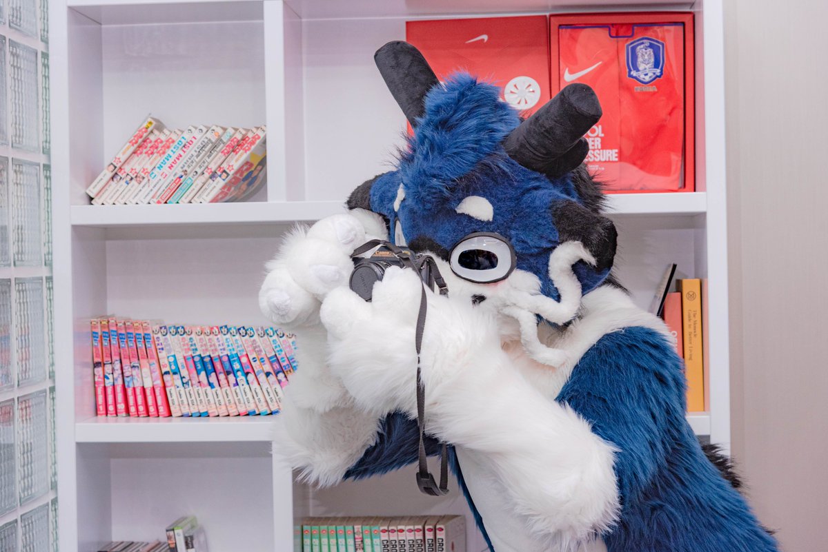 I'll do my best shot for youuu📷 #ShinNyong #シンニョン #FursuitEveryday
