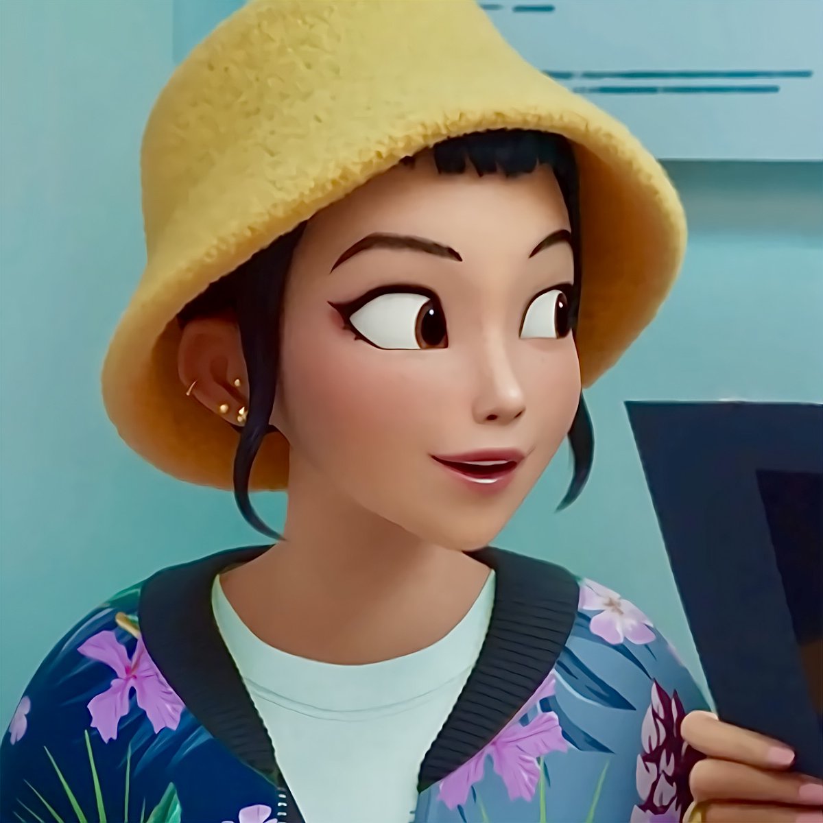 hourlyzoey's tweet photo. i love her arched eyebrows https://t.co/g4MJeBcZSA
