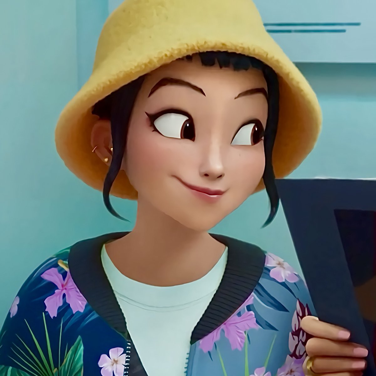 hourlyzoey's tweet photo. i love her arched eyebrows https://t.co/g4MJeBcZSA