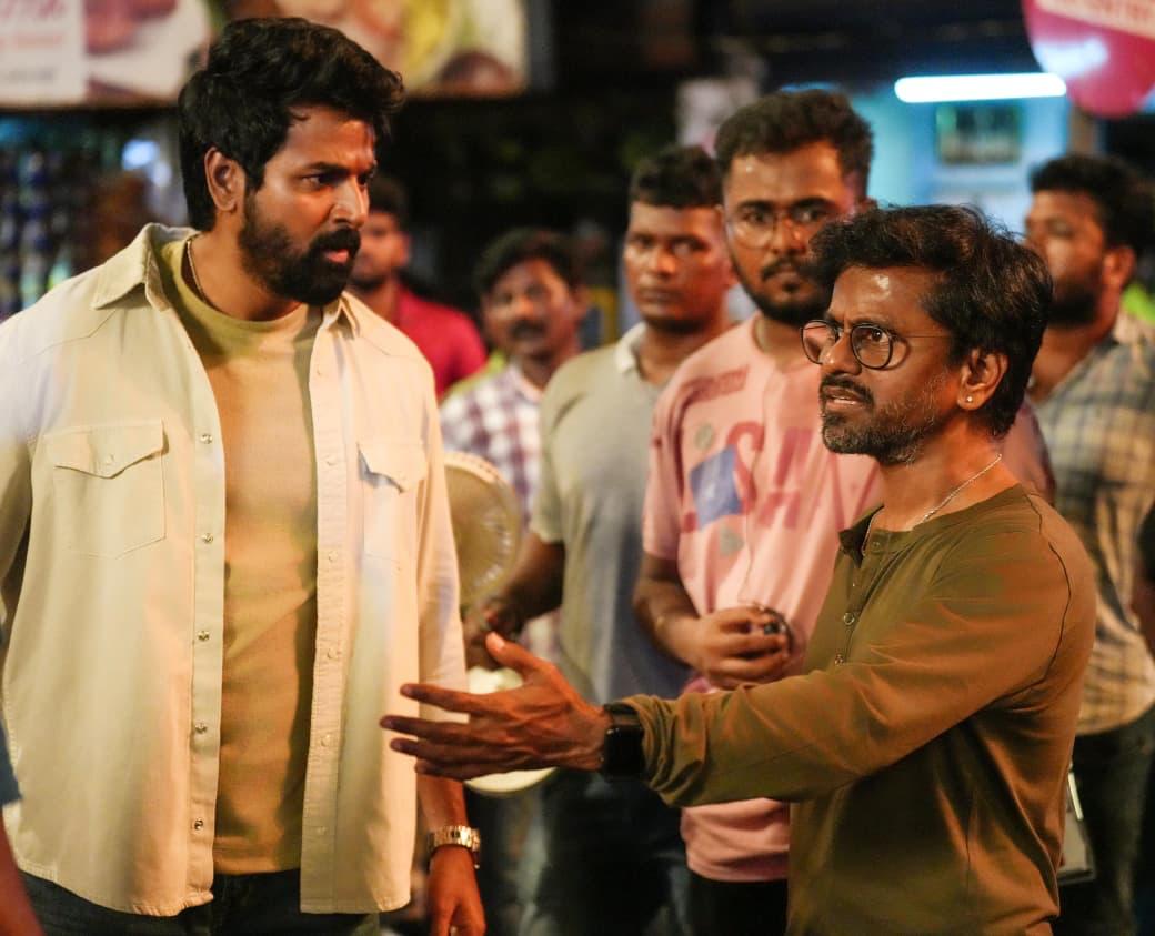 Broadcast Media (@vijendra_deepa) on Twitter photo The intensity is cracking up 📈
#Madharaasi - here's another BTS still from the sets, ft. our <a href="/Siva_Kartikeyan/">Sivakarthikeyan</a> and director <a href="/ARMurugadoss/">A.R.Murugadoss</a>!
#MadharaasiFromSep5 The intensity is cracking up 📈
#Madharaasi - here's another BTS still from the sets, ft. our <a href="/Siva_Kartikeyan/">Sivakarthikeyan</a> and director <a href="/ARMurugadoss/">A.R.Murugadoss</a>!
#MadharaasiFromSep5