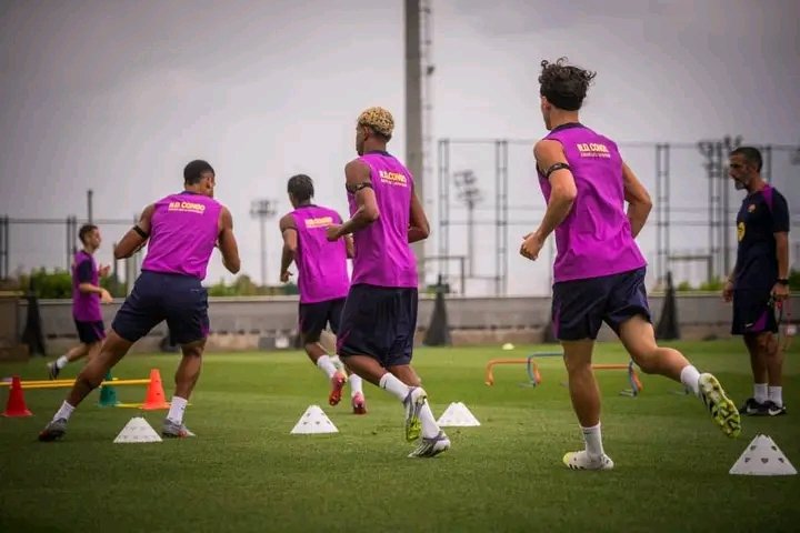🟥🇨🇩 « R.D. Congo au cœur de l’Afrique », sur le maillot entraînement de Barcelone🟥🇨🇩