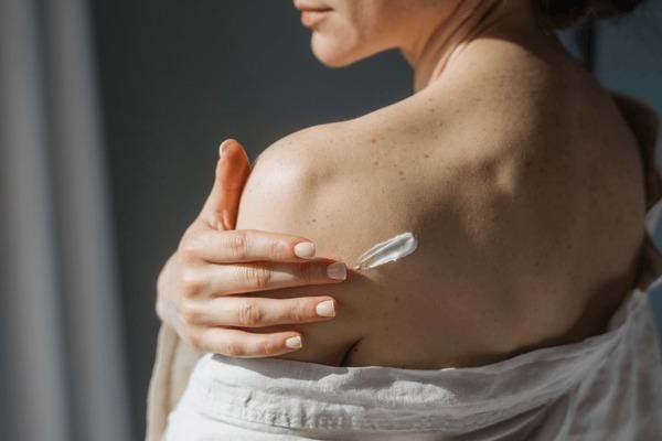 Du comptoir à l’écran : ma découverte d’une parapharmacie qui a (vraiment) tout ▶️lepetitmondedenatieak.com/2025/08/decouv… #parapharmacie #easypara #beaute #beautebio #Collaborationcommerciale