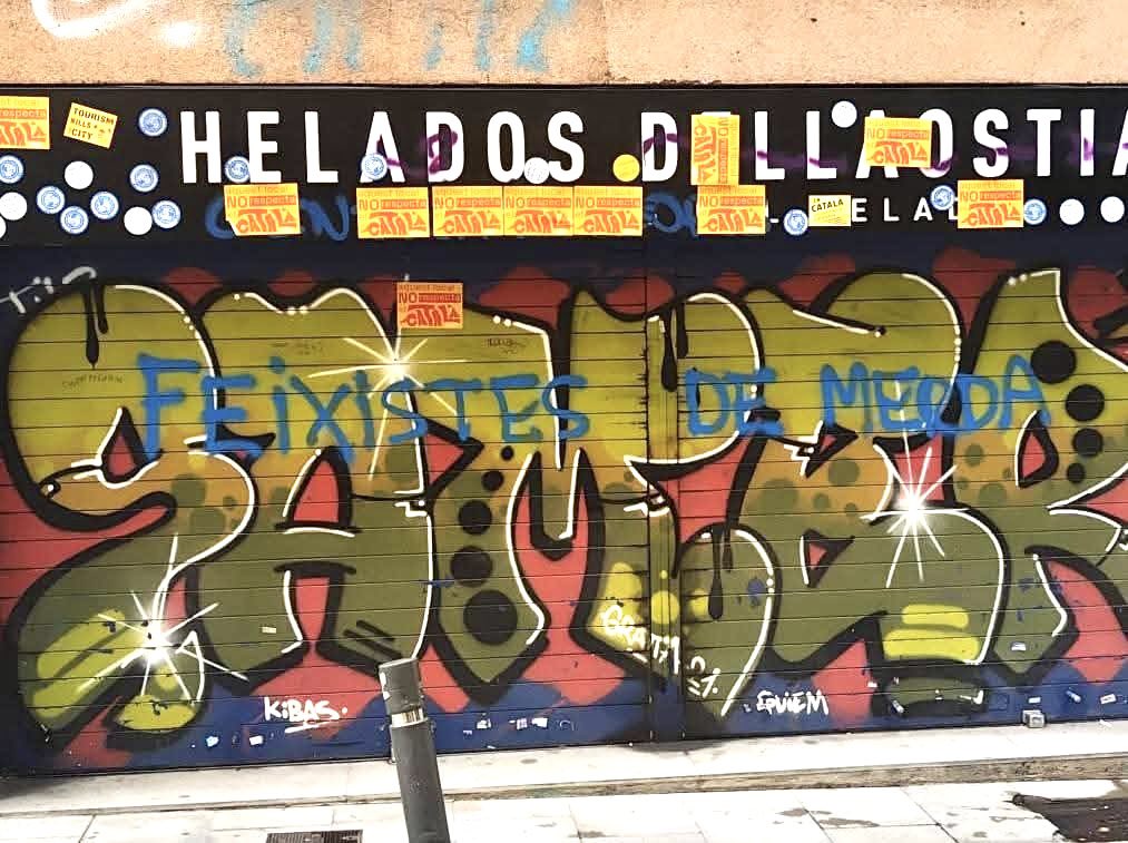 ‼️“Gelats de la hòstia”… i tant: la hòstia de catalanofòbia i menyspreu cultural al cor de #Barcelona.