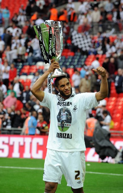 swanstrust's tweet image. Happy birthday to our former captain Ashley Williams 

🦢352 appearances
⚽️14 goals
🆙@skybetchamp play-off winner
🏆League Cup winner
🏴󠁧󠁢󠁷󠁬󠁳󠁿86 caps for @Cymru 

Colossus of a player.

#YJB #Swans #JackArmy
📸: @athenapics