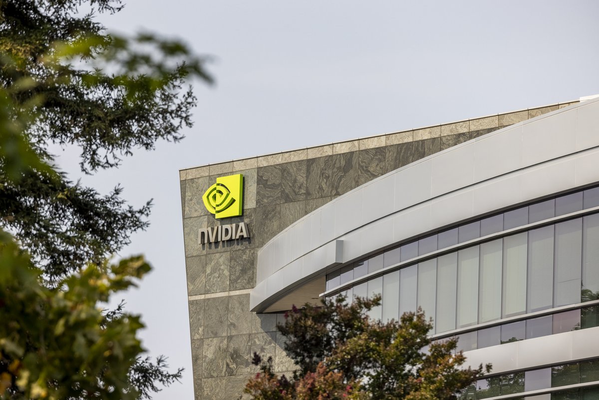 #Nvidia publiceert volgende week haar cijfers en beleggers kijken gespannen toe, want de koersreacties zijn vaak fors en bepalend voor de halfgeleidersector. Technisch oogt het aandeel nog solide, al neemt het momentum wat af. tostrams.nl/Artikel/830123…