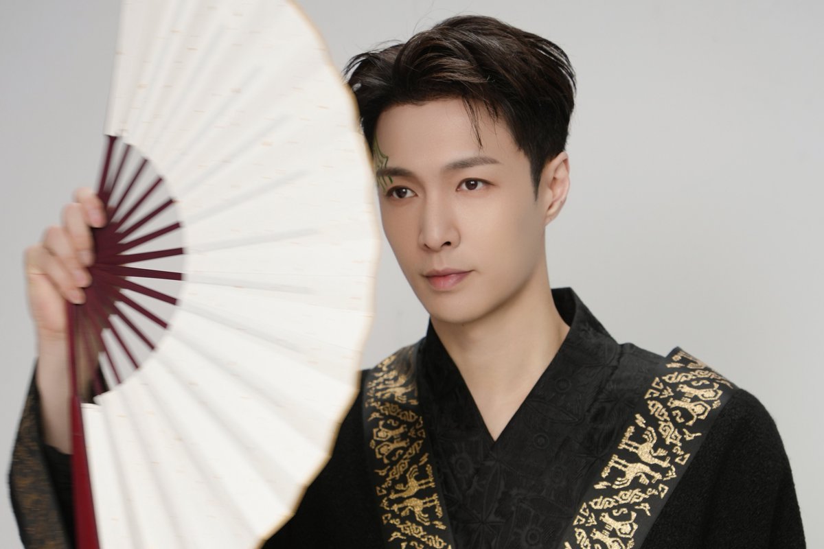 XingPark's tweet photo. 250819 @lay_studio weibo update：

@layzhang 

#LayZhang #张艺兴 #Lay #Yixing #레이 #レイ #장이씽 #อี้ชิง https://t.co/biFkbWyP8P
