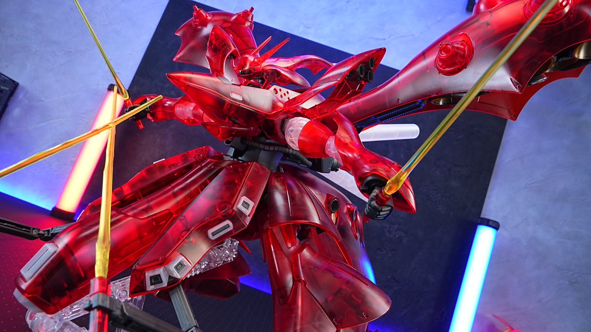 クリアのHGナイチンゲールはいいぞ～。 アーマー裏塗装してメカニカル