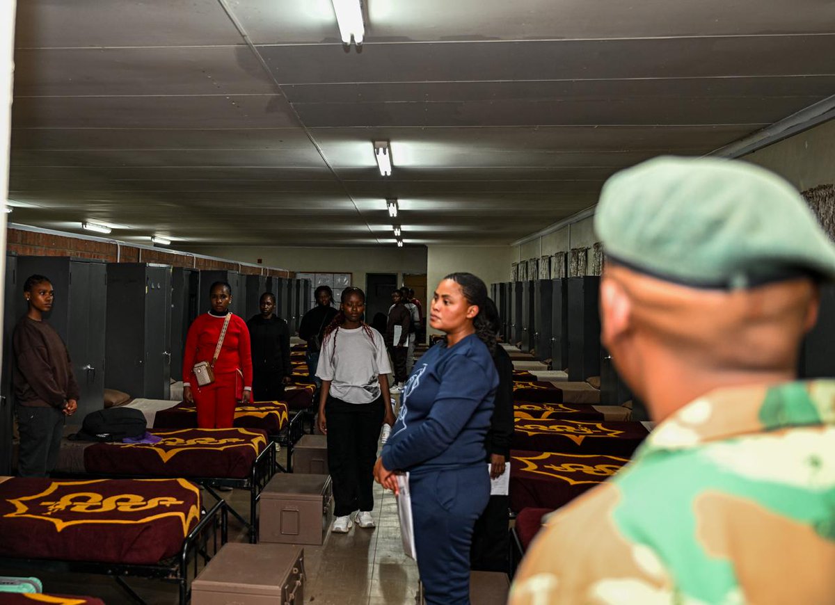 SANDF_ZA's tweet photo. Phased arrival of recruits at 3 South African Infantry || Recruits were later taken to the mess and bungalows thereafter, in preparation for the following day, as more buses from other provinces were expected to arrive.

#SANDF
#BasicMilitaryTraining https://t.co/3L9pMOW5wK