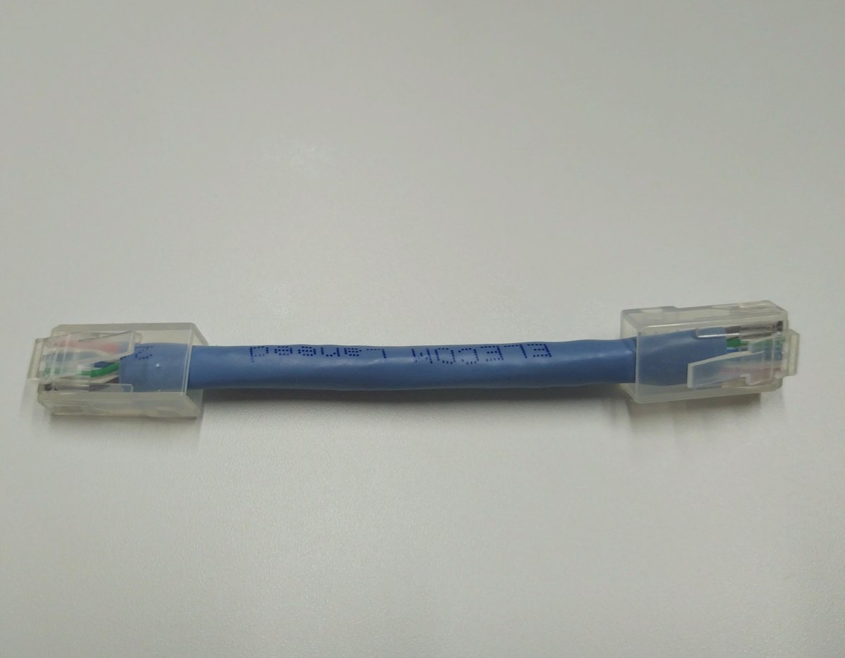 fresh_jobhunt's tweet image. 冗談で作ったこの超ショートLANケーブル

Wi-Fi機器の設定とかで結構役立ちましたww

#LANケーブル