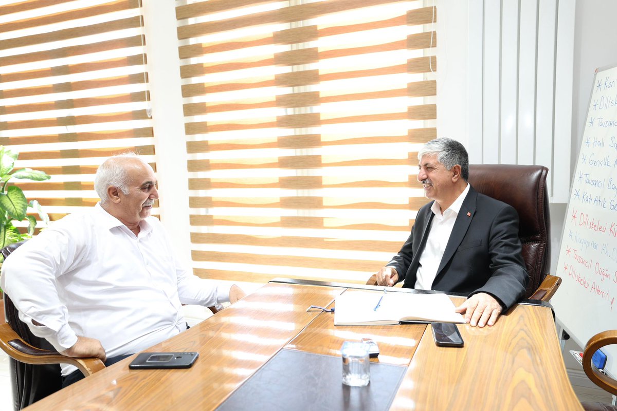 Kıymetli hemşehrilerimizin istek, öneri ve şikayetlerini dinledik. 

Hemşehrilerimizin mutluluğu ve huzuru için durmadan, yorulmadan çalışmalarımızı sürdürüyoruz. 

#BuŞehirHepimizin

+
+