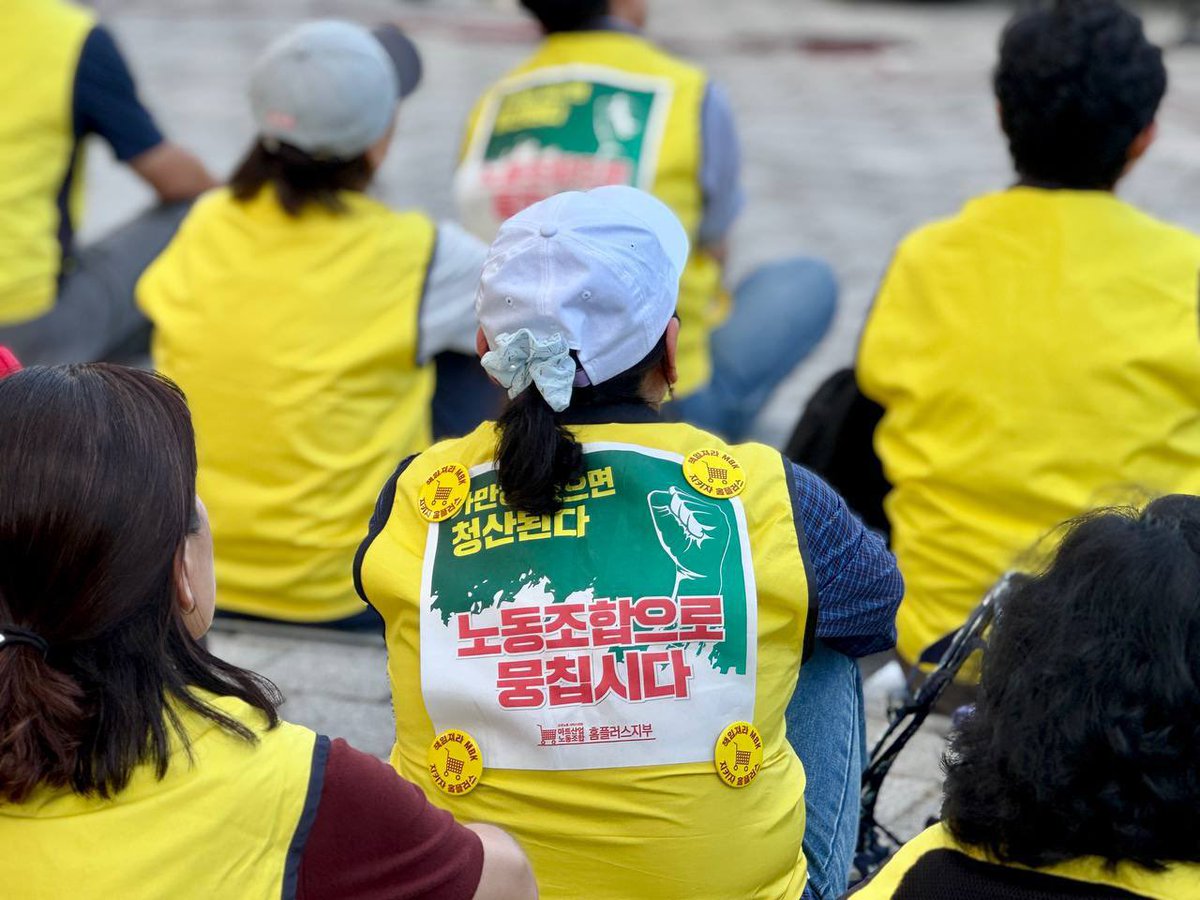오랜만에 보는 반가운 연대동지들과 기수 동지들 (사진엔 없지만..)
노래하는 연대동지들 정말 고맙고요,

반드시 일터를 지켜냅니다!

지키자 홈플러스 책임져라 MBK
MBK 김병주를 구속하라
이제는 정부가 나서라