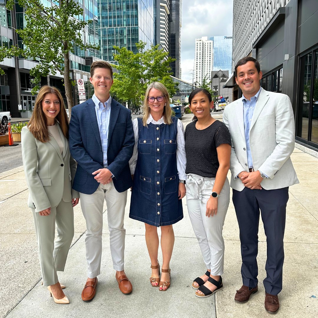 What’s our greatest asset? YOU— our incredible alumni!
Many thanks to our amazing alumni panel who shared their insights with us at this year’s faculty/staff retreat:
Our alumni involvement creates opportunities for the next generation of business leaders.💜💛