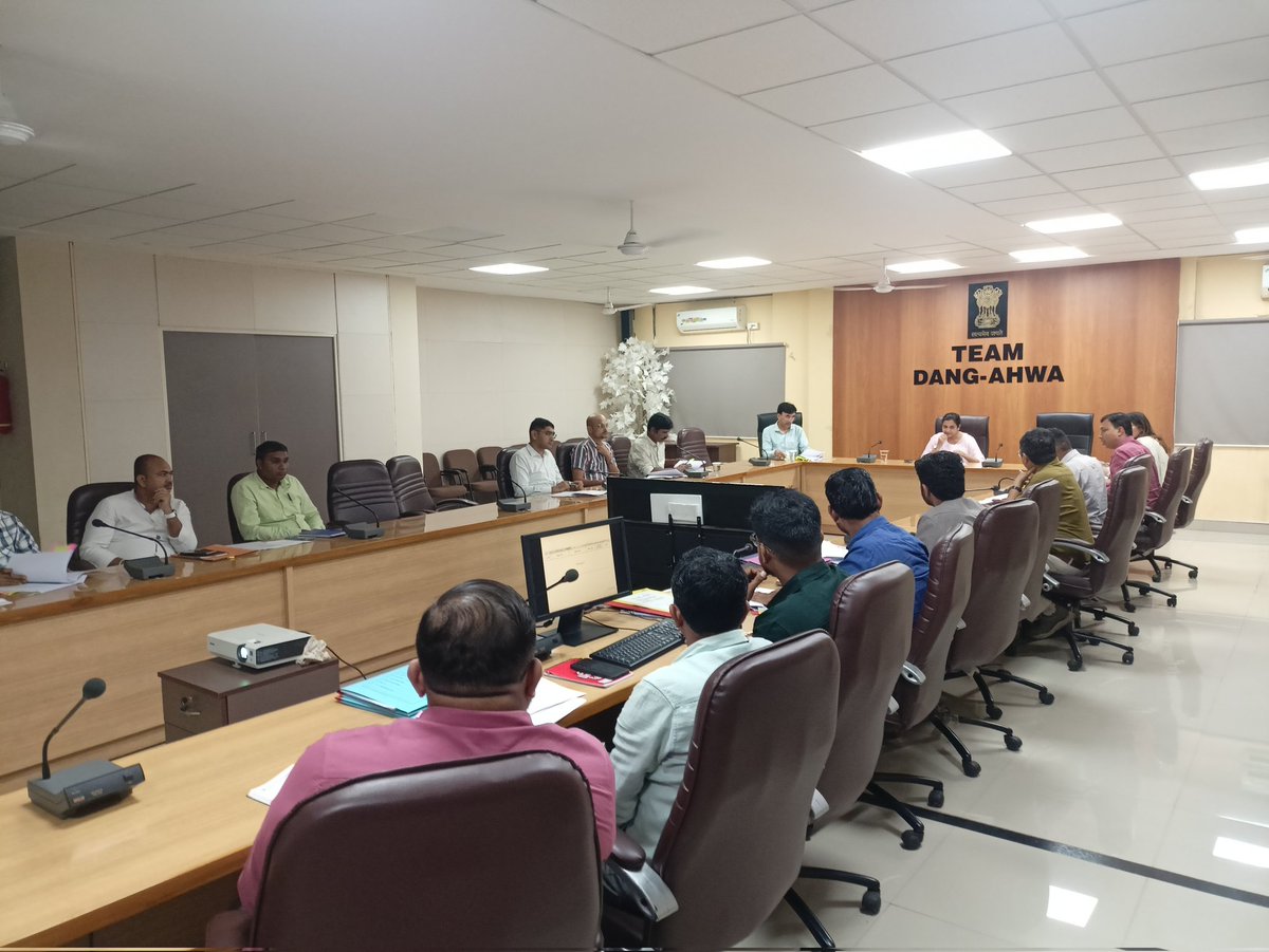 આજરોજ કલેકટર કચેરી ખાતે જીલ્લાની તમામ મહેસુલી અધિકારીશ્રીઓ/કર્મચારીશ્રીઓની R.O. બેઠક યોજી અગત્યના મહેસુલી મુદ્દાઓની સમીક્ષા કરવામાં આવી.
<a href="/CMOGuj/">CMO Gujarat</a> 
<a href="/revenuegujarat/">Revenue Dep. Gujarat</a> 
<a href="/InfoDangGog/">Info Dang GoG</a> 
<a href="/InfoGujarat/">Gujarat Information</a>