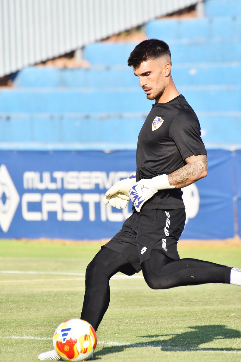 Empezamos semana ilusionante ! Vamosss <a href="/Linares_Dptvo/">Linares Deportivo 💙⚒</a> 💙