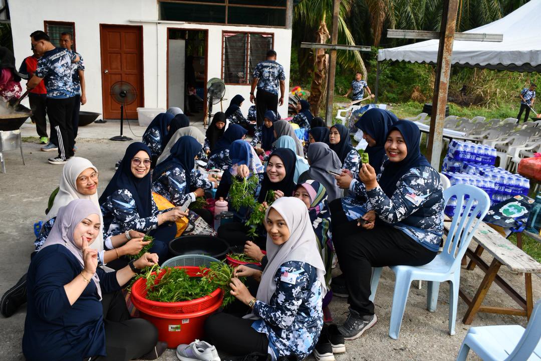 19 Ogos 25- Program Jiwa Murni telah diadakan di Maahad Tahfiz Raudhatul Quran sebagai usaha untuk memupuk semangat kesukarelawanan dan mempererat hubungan antara anggota pasukan dengan komuniti setempat.
#ReadyResourcefulResponsive