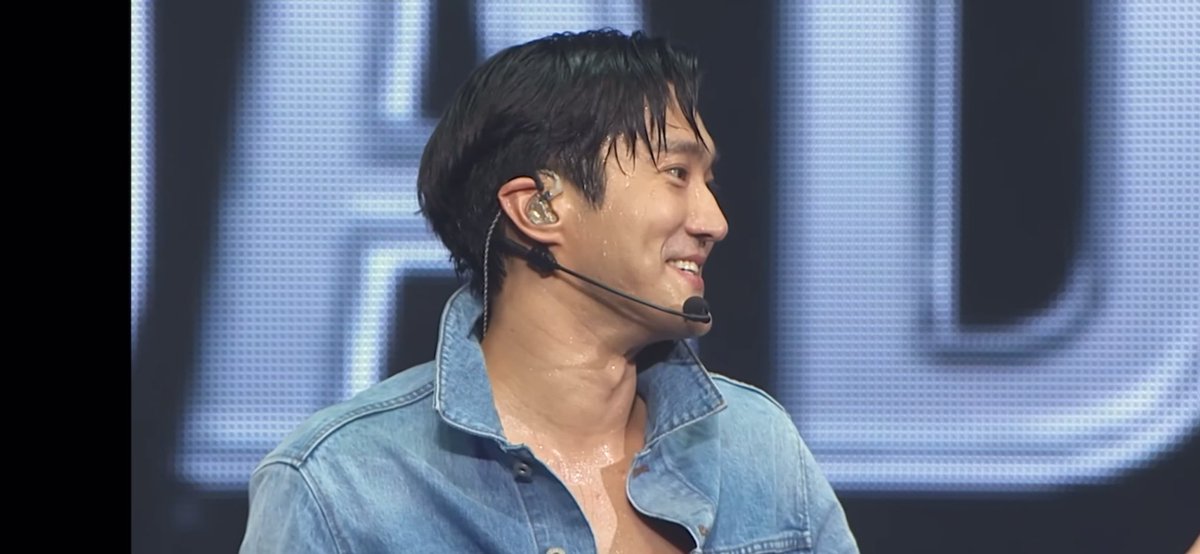 AleS_0407's tweet image. He sweats so much as a proof that he is the HOTTEST MAN ON EARTH

#SUPERWEEK #SUPERSHOW9
#superjunior #슈퍼주니어 
@siwonchoi #Siwon #최시원 #시원