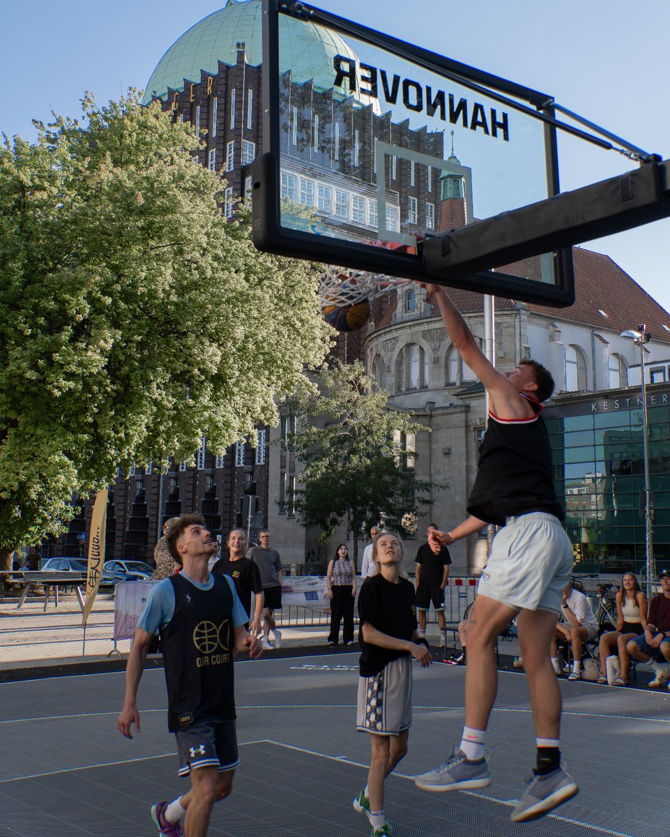 BelitOnay's tweet photo. Hannover ist Sportstadt! Die Angebote von "Sport im Park" werden überall gut angenommen und zeigen, dass wir den nötigen Spirit haben und bereit sind, für die Großevents im nächsten Jahr. (BO) https://t.co/KVnrLmAFeI
