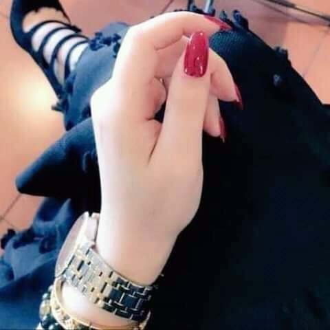 حــبك  نـبت  بالـقلب  والـشوق يـسقيه
مـثل  الـورد  الـلي  سـقتها  الــغمامه
يا اجــمل بــشر بالــكون واجـمل لـياليه 
واعـذب بــيوت الشعر واحلى كـلامه