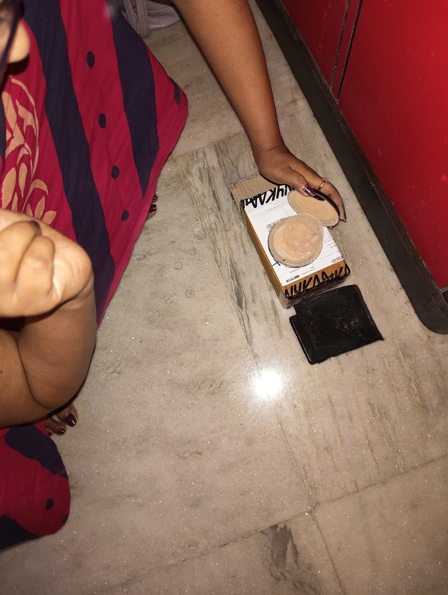 KardinaRay1's tweet photo. ++Was damaged From the beginning. Do you think money comes easily for Everyone. Sending damaged product n not receiving it is such a horrible behaviour. Odr Id NYK- 2933834981437638 @MyNykaa pls tell me what to do with this damaged product?? https://t.co/tweYtBOKVZ