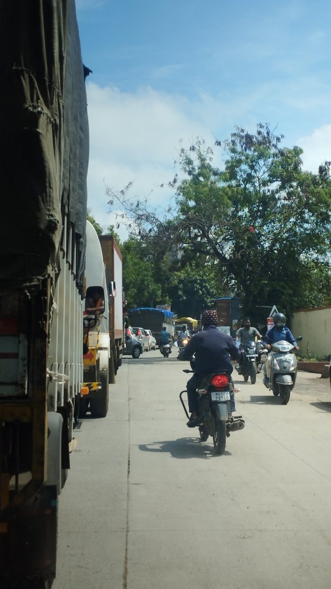 mitech666's tweet photo. @PuneCityTraffic in wagholi, please educate students  BJS college, JSPM College  to walk in one line, and not to walk in parallel from morning 7 am to 9am. 
And ask Parents of North Star School not to Park/block the road using cars morning 8.30am
Bakori road is narrow.  @WagholiHSA @WWFWagholi https://t.co/skbXipPVMw