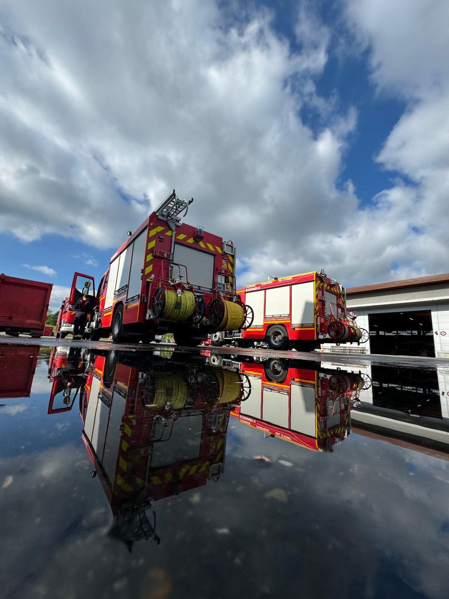 Sdis_95's tweet photo. [#JournéeMondialedelaPhotographie] Aujourd’hui, à l’occasion de la journée mondiale de la photographie, nous mettons à l’honneur les photographes du Group’images des #Pompiers95 📸

Sur intervention, en compétition ou lors d’événements, ils saisissent chaque instant avec précision et émotion. 

Mais au-delà des images, c’est avant tout l’histoire du #Sdis95 qu’ils racontent : celle d’un engagement collectif, d’une solidarité à toute épreuve et de la passion qui anime les sapeurs-pompiers du Val d’Oise. 🚒

Antonia, Fabio, Sébastien, Yann, Benjamin, Julien, Kevin, Martial, Olivier, Éric, Patrick, Thierry, Alexandre… en cette journée qui célèbre l’art de la photographie, un grand merci pour votre regard attentif et votre engagement au sein du Group’images ! 🤝
