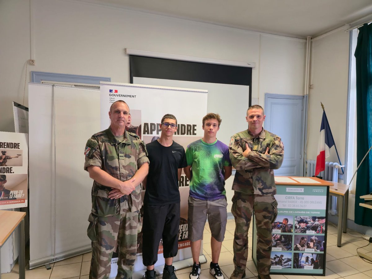 Aujourd'hui, dans les centres d'information de la zone Nord-Ouest, a eu lieu la signature de contrat pour l'école militaire préparatoire technique #EMPT

Au total, 36 jeunes se sont engagés ! Félicitations👏

🪖 Bienvenue dans les rangs de l'<a href="/armeedeterre/">Armée de Terre</a> et bonne rentrée à tous