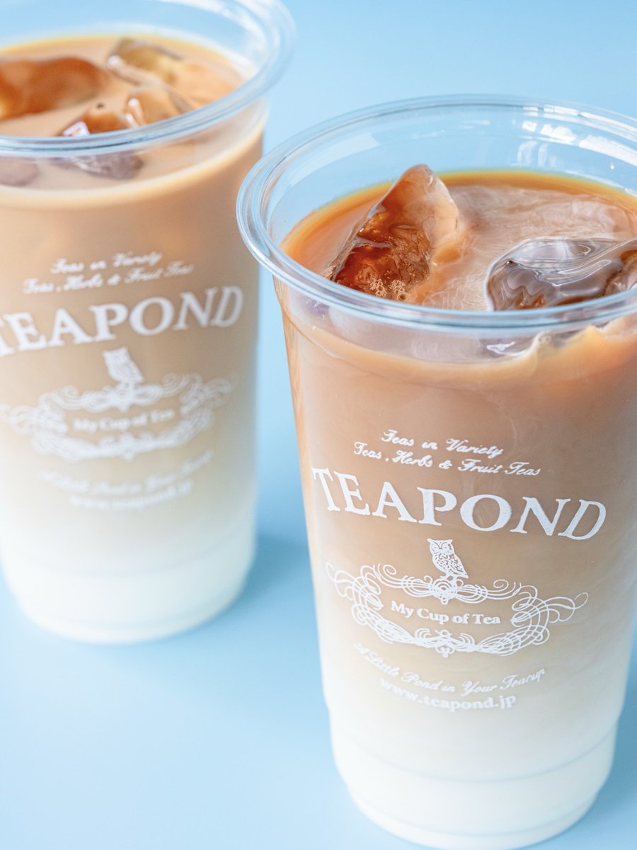 TEAPOND's tweet photo. テイクアウトドリンクのご用意がある、 青山店と麻布台ヒルズ店。

この季節はアイスミルクティーも人気のメニューです。

ご提供時は、甘味を加えておりません。最初のひと口目は、紅茶と牛乳が合わさった、しっかりコクのあるアイスミルクティーのおいしさをお楽しみください。 https://t.co/qcEgH9Tsmi