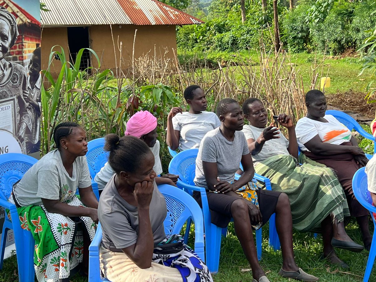 #hakiniyetu
Grassroots outreach in a Market Day Baraza to share Lessons on #WLPR, regressive cultures, #CoK2010 and other land processes to empower women &amp; widows to secure their land &amp; property rights. 
<a href="/EUinKenya/">European Union In Kenya</a>  
<a href="/InformAction_KE/">InformAction Kenya</a> 
<a href="/CSONetwork/">CSONetwork</a> 
<a href="/KIOSFoundation/">KIOS</a>  
<a href="/KuzaTrust/">KUZA TRUST</a>