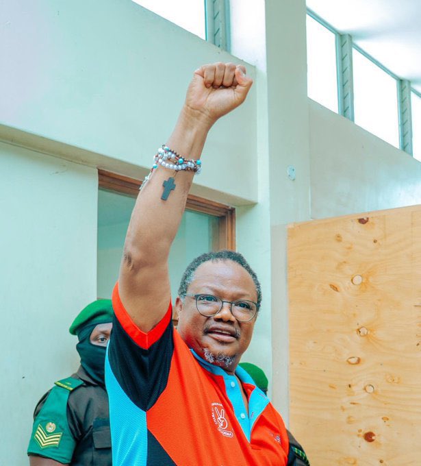 Leo nakuombea amani ya moyo, ulinzi dhidi ya maswahibu yanayokukabili na zaidi ya yote, suluhu njema na ya haki ikawe hatima ya majaribu unayoyapitia.

Asante kwa kupigania nchi yangu, kwa yale unayoamini huenda mimi na vijana wenzangu tusielewe faida ya kujitoa kwako, nina imani