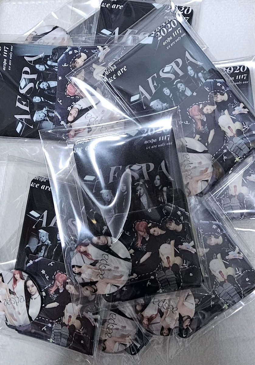 2025 aespa LIVE TOUR -SYNK : aeXIS LINE
❝에스파 콘서트 나눔❞

ʚ♡ 에스파 포카&amp;도무송&amp;캔뱃지 나눔 ♡ɞ

♡수량 : 30개
              포카 + 도무송 + 캔뱃지

♡날짜 : 8/29 첫콘
♡장소 및 시간 : 당일 타래로 공지
♡인증 : 해당트윗RT

(제작 과정서 밀림이 생겼습니다ㅠ)