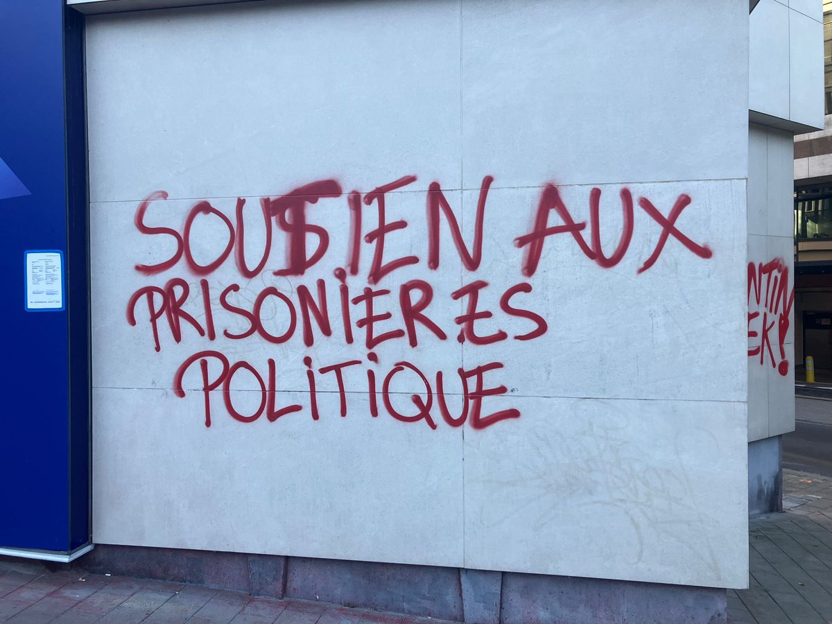 🇧🇪 Après avoir vandalisé le siège du <a href="/MR_officiel/">MR</a>, les fanatiques de #Samidoun osent appeler à la libération de terroristes et écrivent aussi « Quintin Belek », une menace directe contre le ministre de l’Intérieur.

Vandalisme, menaces, apologie du terrorisme : une raison de