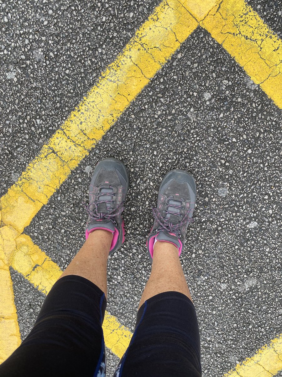 Back to reality… work shoes on, it’s raining. 3 buses delivered for servicing and maintenance. Gym time 💚