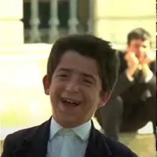 Hababam Sınıfı’nın Bacaksız’ı gibi bi’ tip yuva arıyor 🥲
Yani evde daimi bir makara kukara istemez misiniz gerçekten 🤤